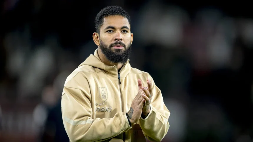Douglas Luiz recebe sondagem da Premier League e define futuro na Juventus