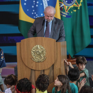 Lula sanciona lei que pune IA em abuso infantil – 06/08/2026 – Cotidiano