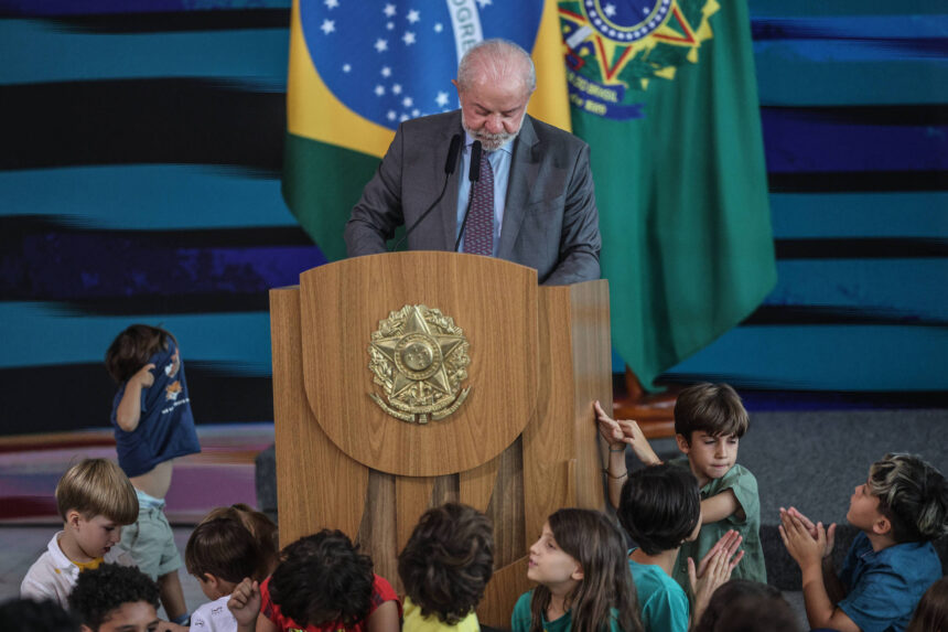 Lula sanciona lei que pune IA em abuso infantil – 06/08/2026 – Cotidiano