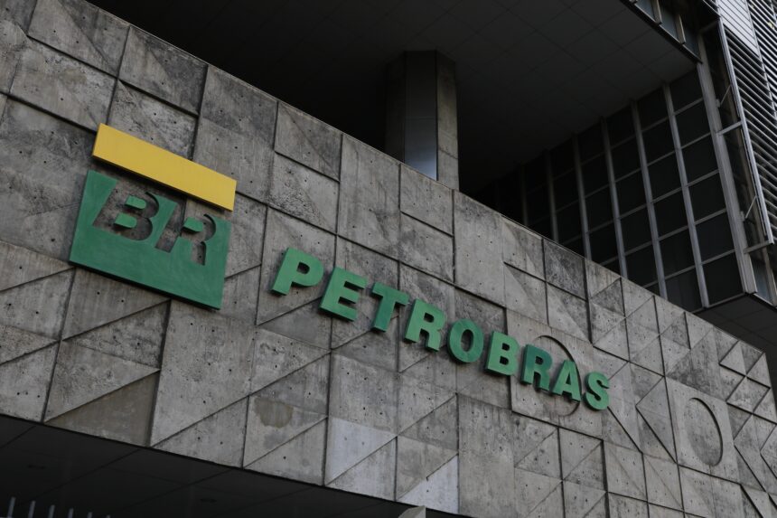 Lucro da Petrobras sobe 96,8% no 2º trimestre, para R$ Lucro da Petrobras sobe 96,8% no 2º trimestre, para R$ 52,4 bilhões