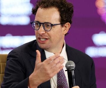 CEO da Anthropic defende desacelerar IA sem parar progresso