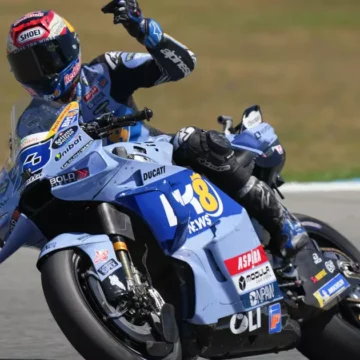 MotoGP: Álex Márquez lidera primeiro treino livre do GP da Grã-Bretanha