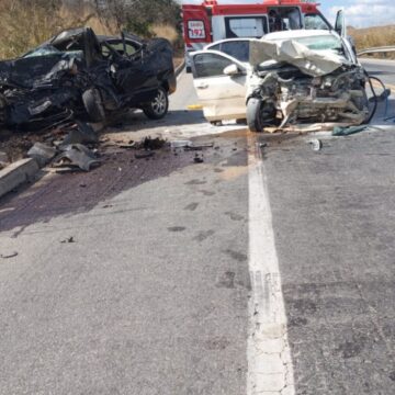 Sete pessoas morrem após carro que fugia da PRF na BR-251 bater de frente com outro automóvel