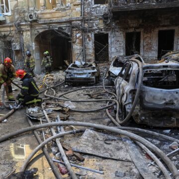 Ataques russos deixam 2 mortos e dezenas de feridos na Ucrânia, diz Zelensky