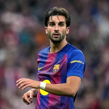 Como PSG convenceu Ferran Torres e criou problema duplo para o Barcelona?