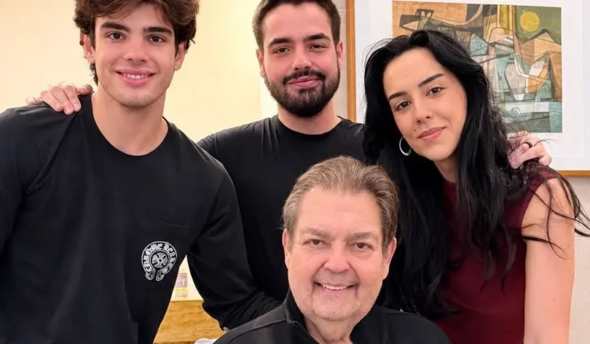João Silva homenageia Faustão no Dia dos Pais: "Grato por João Silva homenageia Faustão no Dia dos Pais: “Grato por ter você aqui”