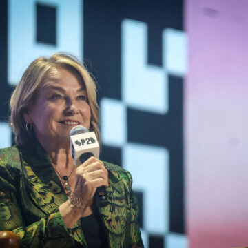 SP2B Cremos mais em máquinas que pessoas, diz Esther Perel – 10/08/2026 – Ilustrada