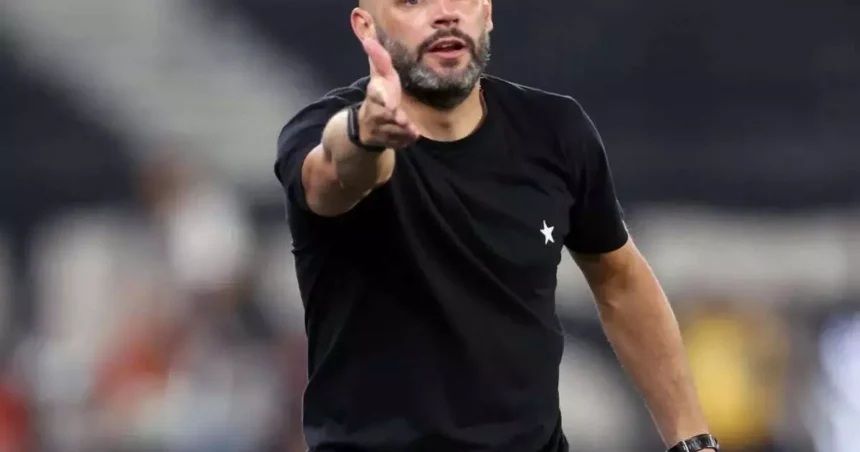 Quem o Botafogo perde para o duelo com o Vitória pelo Brasileirão? Veja
