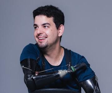 Após perder 4 membros, ele criou clínica para reabilitar amputados Após perder 4 membros, ele criou clínica para reabilitar amputados