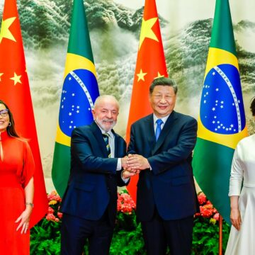 Após Brasil acionar OMC, China pede para participar de consultas sobre tarifaço dos EUA