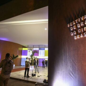 Festival de cinema de Brasília é cancelado; classe artística repudia