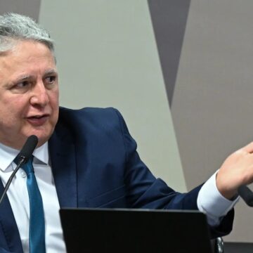 Justiça determina que Garotinho cumpra sentença que suspende direitos políticos por 8 anos