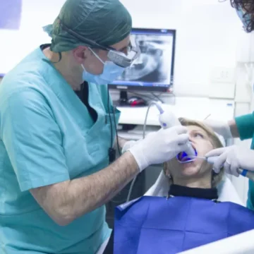 Ir ao dentista com dengue pode ser perigoso? O que diz a ciência