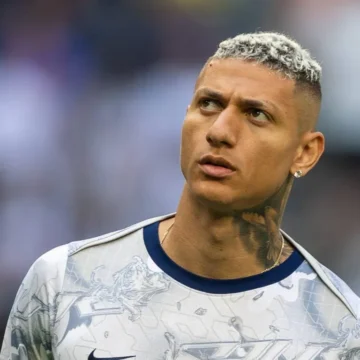 Tottenham avança por atacante que pode preocupar Richarlison e atrapalhar Filipe Luís