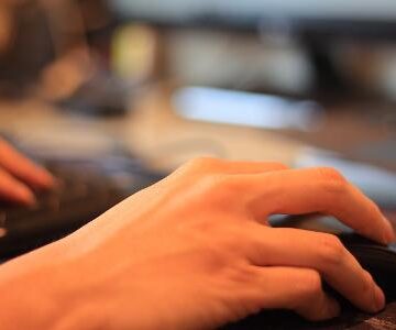 Assistente de IA hackeia sistema de academia na Austrália Lula anuncia R$ 1 bi para computador de IA e parceria com a China