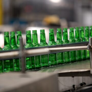 Ambev abre vagas de estágio e trainee com salário até R$ 9,5 mil e imersão internacional; veja como participar