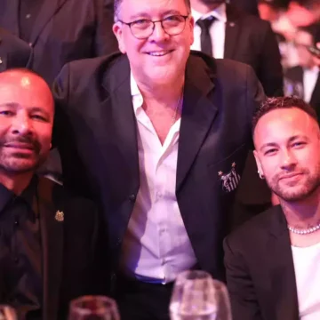 Santos perde quase R$ 20 milhões com saída de patrocinadores Santos perde quase R$ 20 milhões com saída de patrocinadores no uniforme