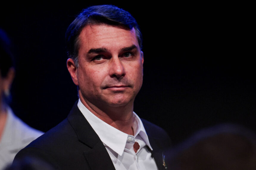 Plano de Flávio Bolsonaro para educação replica o pai – 13/08/2026 – Política