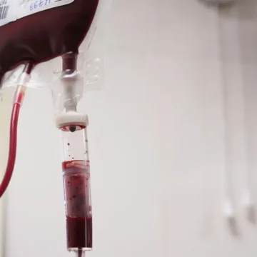 Fim da idade máxima: pessoas com mais de 70 anos agora podem doar sangue