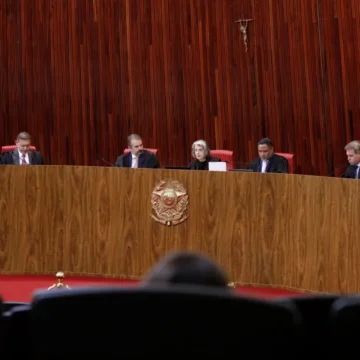 Julgamento pendente no TSE trava R$ 2,3 bilhões do Fundo Julgamento pendente no TSE trava R$ 2,3 bilhões do Fundo Eleitoral