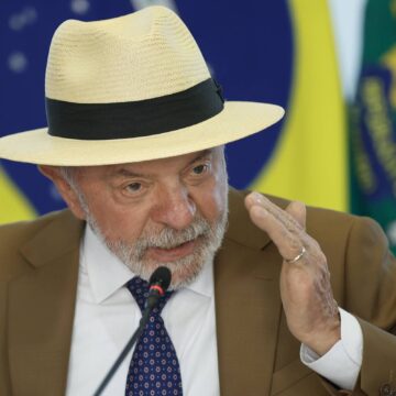Lula mantém arcabouço fiscal e promete investimentos – 13/08/2026 – Economia