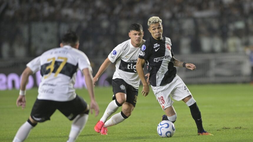 VASCO EMPATA COM O OLIMPIA EM SÃO JANUÁRIO NO JOGO DE IDA DAS OITAVAS DA SUL-AMERICANA: 0 A 0