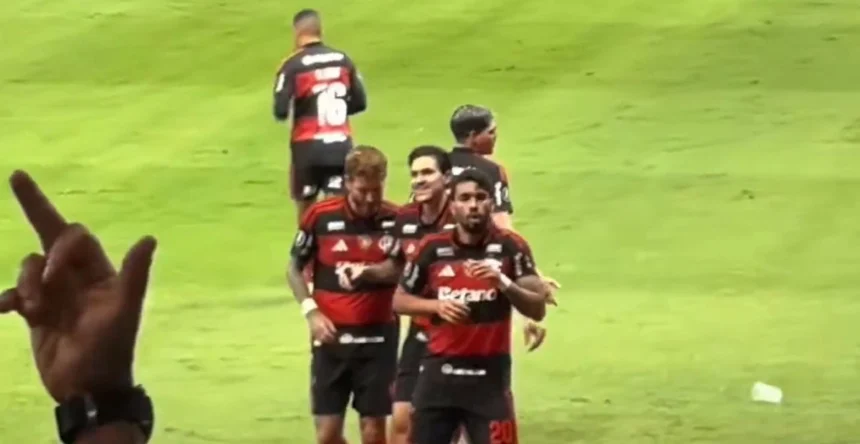 A reação inusitada de torcedor do Cruzeiro com dança de A reação inusitada de torcedor do Cruzeiro com dança de Paquetá