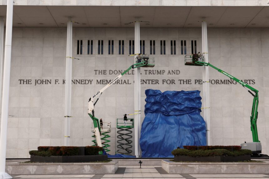 Kennedy Center aprova volta do nome de Trump à fachada apesar de decisão judicial