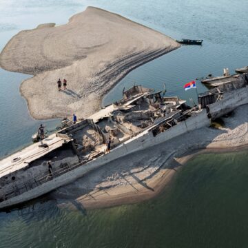 Nível historicamente baixo do Danúbio revela destroços de navios da Nível historicamente baixo do Danúbio revela destroços de navios da 2ª Guerra Mundial