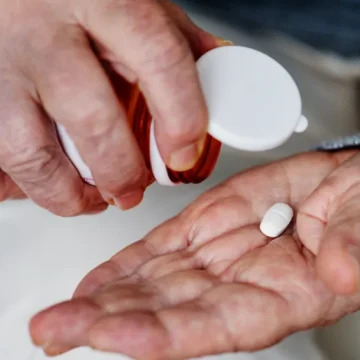 Idosos podem estar consumindo menos B12 do que deveriam, alerta estudo