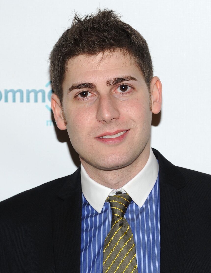Quem é Eduardo Saverin, bilionário brasileiro que comprou participação no Quem é Eduardo Saverin, bilionário brasileiro que comprou participação no Liverpool