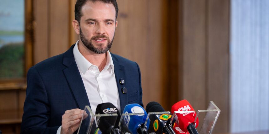 Governo ouvirá empresários para decidir se aplicará lei contra EUA Governo ouvirá empresários para decidir se aplicará lei contra EUA