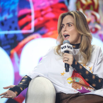 Ana Paula do BBB atrai fãs eufóricos para mesa do Ana Paula do BBB atrai fãs eufóricos para mesa do SP2B – 14/08/2026 – Ilustrada