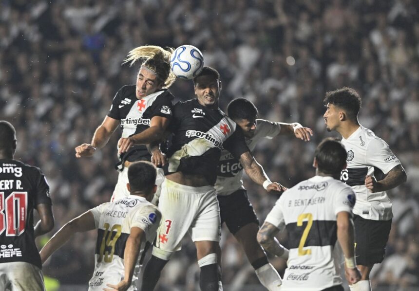 Vasco finalizou mais de 20 vezes contra o Olimpia Vasco finalizou mais de 20 vezes contra o Olimpia