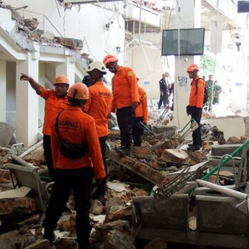 Indonésia: buscas por vítimas de tremor seguem no Dia da Independência