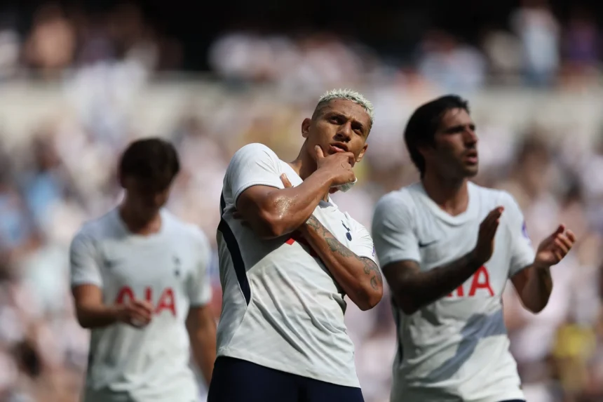 Richarlison marca e joias do Tottenham brilham em jogo de ‘titulares’ antes da Premier League
