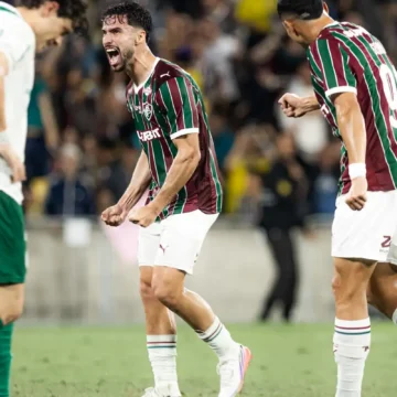 Fluminense encerra jejum e bate Palmeiras de virada no Brasileirão
