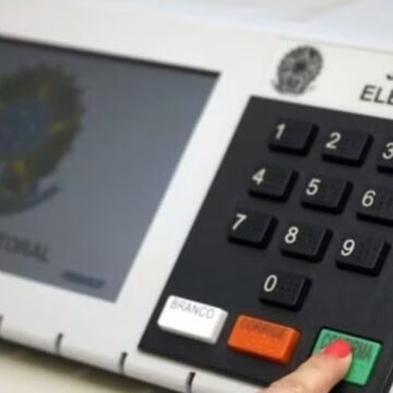 Candidatos ao governo do DF abrem campanha com missas, atos de rua e jogo de futebol; veja resumo do primeiro dia
