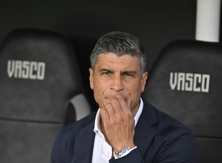 Confira outros tópicos da entrevista coletiva de Pedro Emanuel após Vasco 0 x 3 Santos