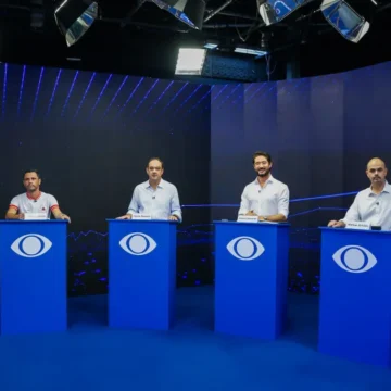 Dívidas, impostos e privatizações marcam primeiro debate em Minas Dívidas, impostos e privatizações marcam primeiro debate em Minas
