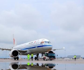 Avião chinês C919 faz 1º voo internacional e desafia Boeing e Airbus