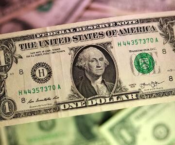Dólar ronda R$ 5,21 e Bolsa abre em alta, com IBC-Br e Galípolo no radar