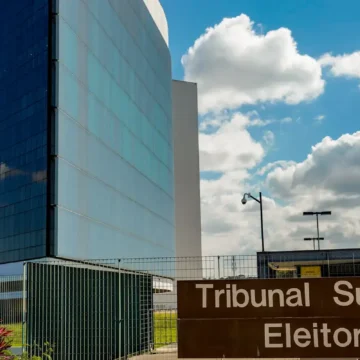TSE recebe embaixadores nesta segunda para defender urna eletrônica 