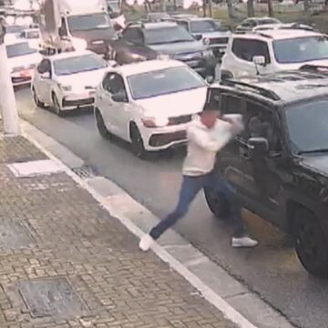 Ex-dirigente do São Paulo, Marco Aurélio Cunha quebra cinco costelas Ex-dirigente do São Paulo, Marco Aurélio Cunha quebra cinco costelas após perseguir assaltante e cair de escada
