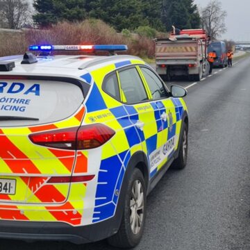 'Roleta russa': Trend na Irlanda provoca acidentes com mortes após jovens dirigirem na contramão