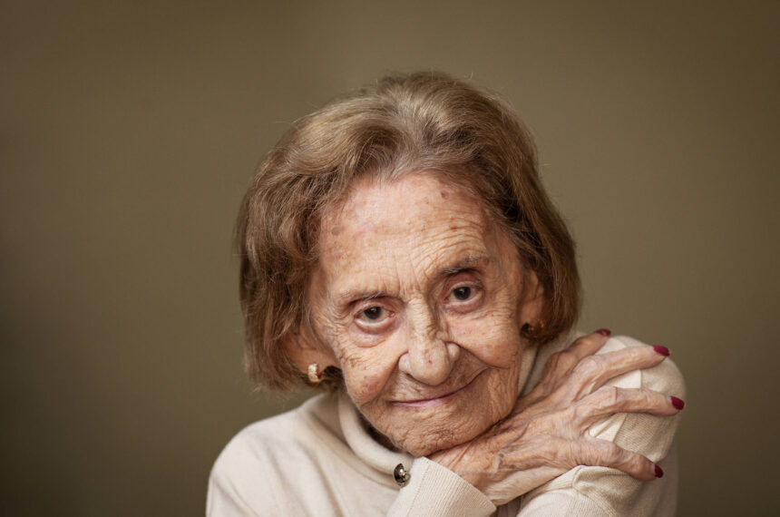 Morre Laura Cardoso, 98, atriz que deu rosto e voz à ficção – 18/08/2026 – Ilustrada