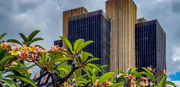 Perda de fôlego da economia abre espaço para corte maior BC vê ‘incerteza’ e defende ‘cautela’ para próximas decisões sobre os juros