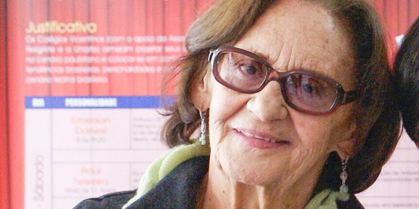 Nas redes sociais, amigos e fãs homenageiam Laura Cardoso