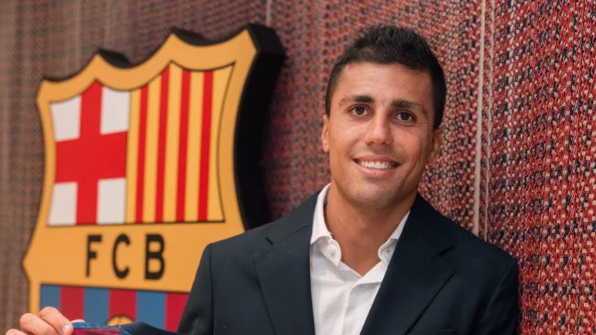 O jovem do Barcelona que interliga Rodri e Busquets