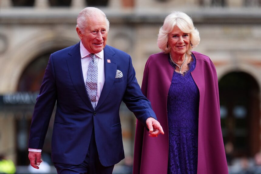 Rainha Camilla admite que foi difícil manter câncer do rei Charles III em segredo